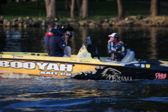 6FC6F593-00F1-4221-99FF-26AE652FF384