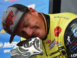 70B1AF32-F094-467A-98CE-207573C79F28