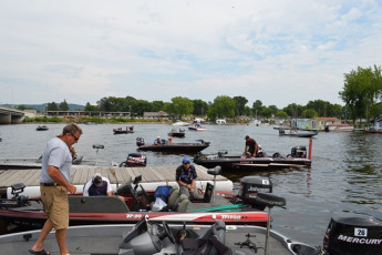 73779944-F834-45DD-B9EF-53F2FC7D60D3