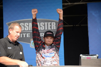 75A7DE96-45C8-49EF-BE8D-648C8432BB40