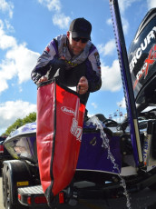 7C569537-2293-4EC5-9B17-BEE42D44F5F3