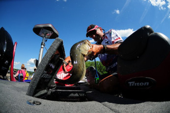 7F0B8457-8F0E-4487-8894-854B878EFF1B