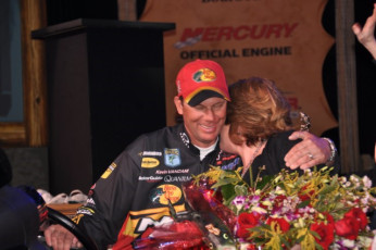 8D49D414-8C5C-4625-A633-EBB5B8D5E47D