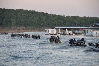 8DF48FAD-8597-4E7C-A226-301CA13078BC