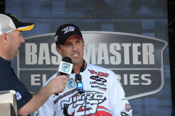 8FDDCA8C-9E35-4D01-83FB-61157D3EEF16