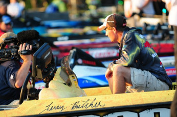 93041BD2-A0FD-40AE-833A-694656A8B898