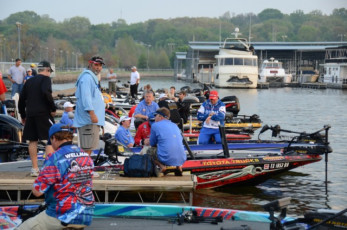 98351829-1258-4D01-AFAA-140BA246FFC9