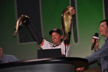 9C9045F5-A343-40A9-8A43-E81139E23341