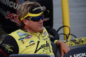 9F50303A-CA42-40EC-92E4-8CB3BF230336