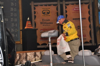 A7F006D9-4061-495F-8E24-C0CE2FE73A0A