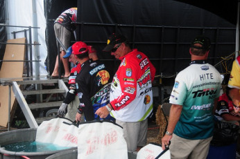 AA38AC18-5A0D-4247-9DDD-EFD5568EEA6B