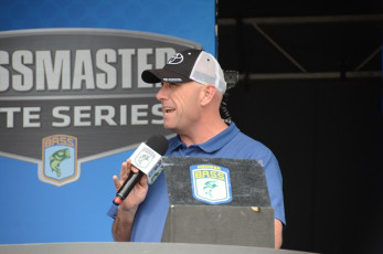 AA8DE09B-121E-4442-9E22-CC278F43BBCA