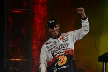 AAD00AEF-710A-4AD2-974A-DFE8FB07CB39