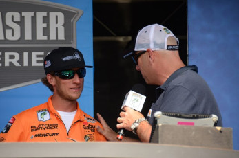 AF030BDE-29E1-4768-B4F2-3D322F343B8F