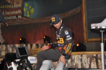 B6F065A0-1B16-4F91-A9C5-43159D8F84DD