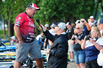 B72B57FD-78AF-4E84-9BA7-54C705932BDF