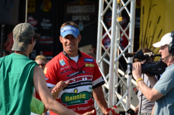 B74793A0-93A2-44B3-A0D6-E02882147791