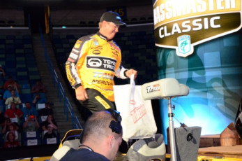 BA252CAF-E2B6-416A-A5DB-6EED412C8F78