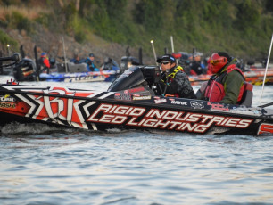 BA39FEFD-FCB1-48E1-887C-DF68F11EC2EF