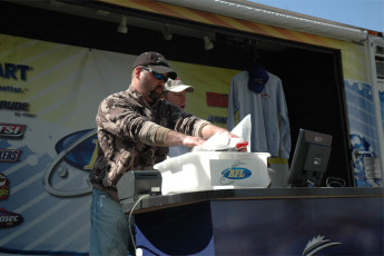 BA657A31-5EC6-451B-8A25-F83896921906