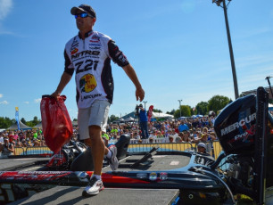 BACAB8E6-C0EC-4202-98E1-5D5E330AC891