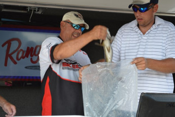 BD0106CF-EA5E-41CC-B2CA-77B901843A33