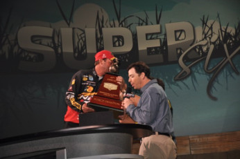 C0611FF3-1D16-4888-995D-7D8908082619