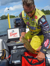 C4676E6C-A979-4812-A066-78B695D6770F