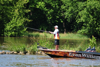 CB5FCF0B-AC11-4B6D-B707-48DE9B8D8B3F