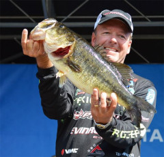 CE052D6F-206F-42C4-9745-957D13204DFF