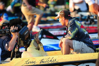 D0231DC9-CFA7-448E-8E33-54EE9C47B229