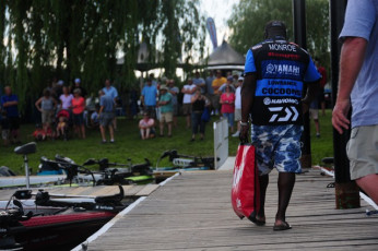 D61CEBF9-B43F-4A0D-B1D8-C5A06369B755