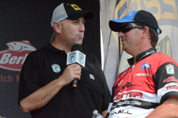 D8EF60C9-59F1-4F84-ABB8-3FB358B149E3