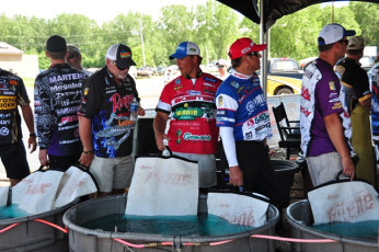 D8F46E26-6BF6-46E4-B8DC-9F894E58D9C0