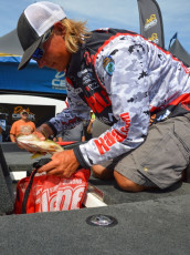 DB1A7F1E-F2A0-4F48-8AFF-544DD638474A