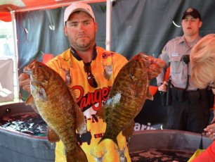 DB25FF16-2A1C-450B-9E55-1BCE260AD866