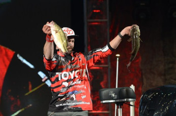 DE12D5E2-E8F7-4FFB-B2C7-87D7B2EB0C56