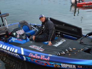 E2AA53D2-E0F7-4440-B853-03A75391EE33