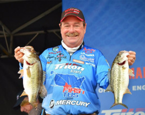 E2F73AA7-0650-4892-9A02-AA0C6E55E250