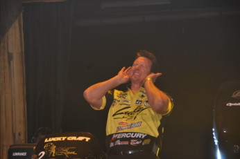 E493C6CB-047B-49FA-B460-16685172AF6F