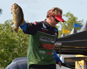 EF37BAC1-759F-4156-BDD8-673860308533