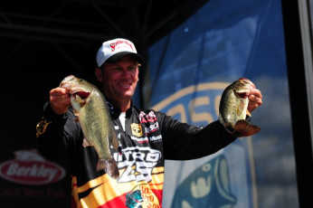 F3D6E6C0-4903-4053-AE26-F39380F33456