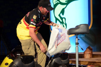 F8FBEE28-C9EC-4357-BAEB-4B2EDA090193