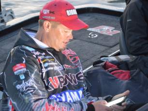 F9244D2E-2ABA-4A19-B69D-168304E9E124