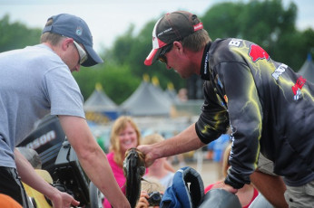 FC074EA1-12D0-4D75-8F24-C241B470DD15