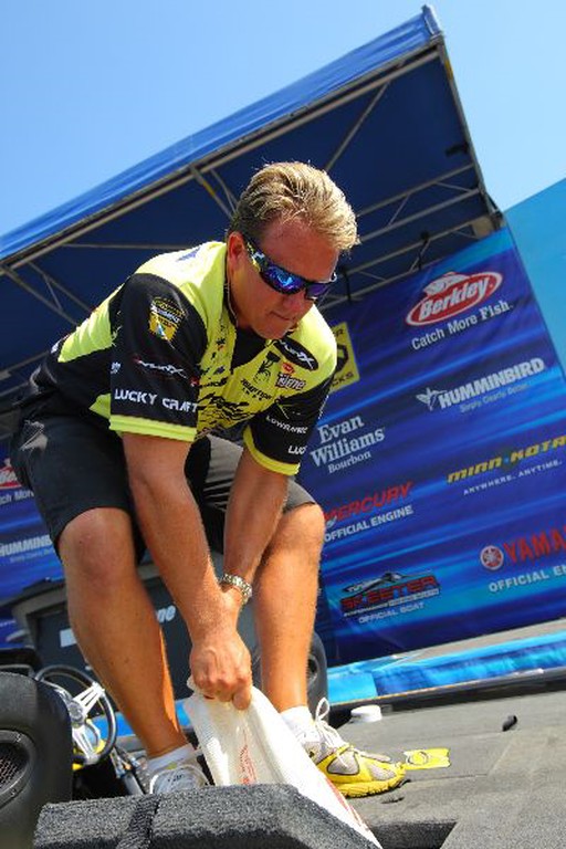 2010 Bassmaster Elite Series Fort Gibson Lake Day 4 BassFIRST