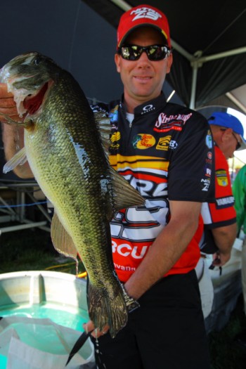 Michigan's Kevin VanDam Maintains Lead at Bassmaster Elite Event on Smith  Mountain Lake