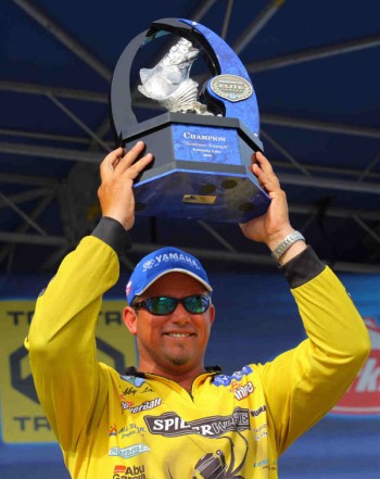 bass bobby kentucky lane lake vandam scores angler elite lead takes win event series year florida trophy yamaha courtesy pro