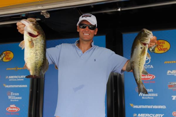 Vaughan Claims Early Lead In Rain-Burdened Bass Pro Shops Bassmaster  Northern Opens