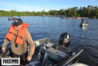 6133C9E0-09FE-483B-8932-94B7E7DDBE3E